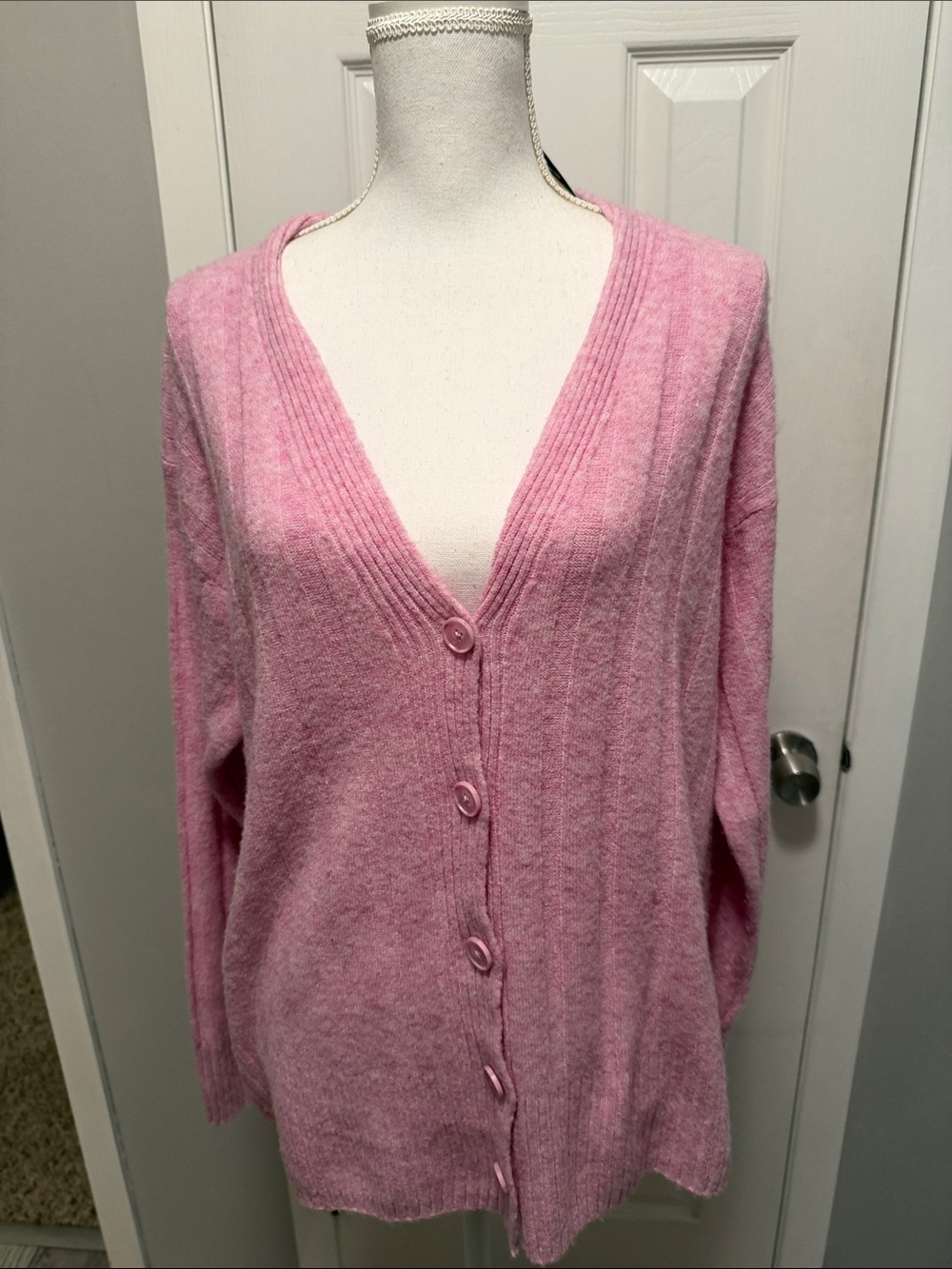 Universal thread, size small, will definitely fit a large new with tags